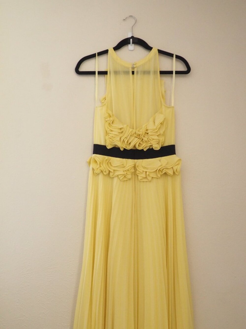 BCBGMaxAzria Yellow Ruffles Pleated Sleeveless Maxi Dress sz 4 - Picture 10 of 12